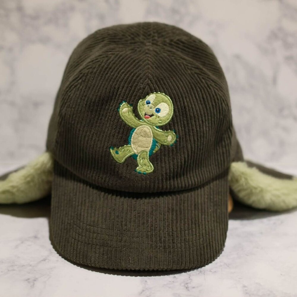 Tokyo DisneySea Olu Mel Duffy & Friends Winter Hat Ear Muffs NWT Japan Exclusive